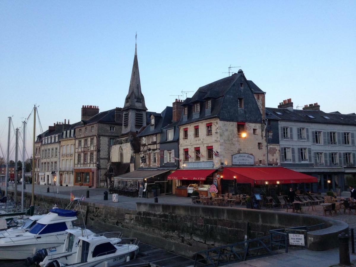 Ferienwohnung Un Petit Nid A Honfleur Exterior foto